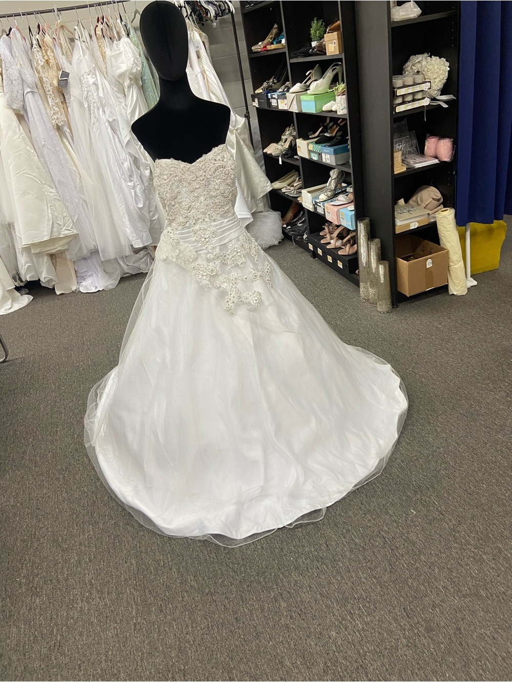 NWT Fabuluxe Strapless Lace Applique Wedding Dress